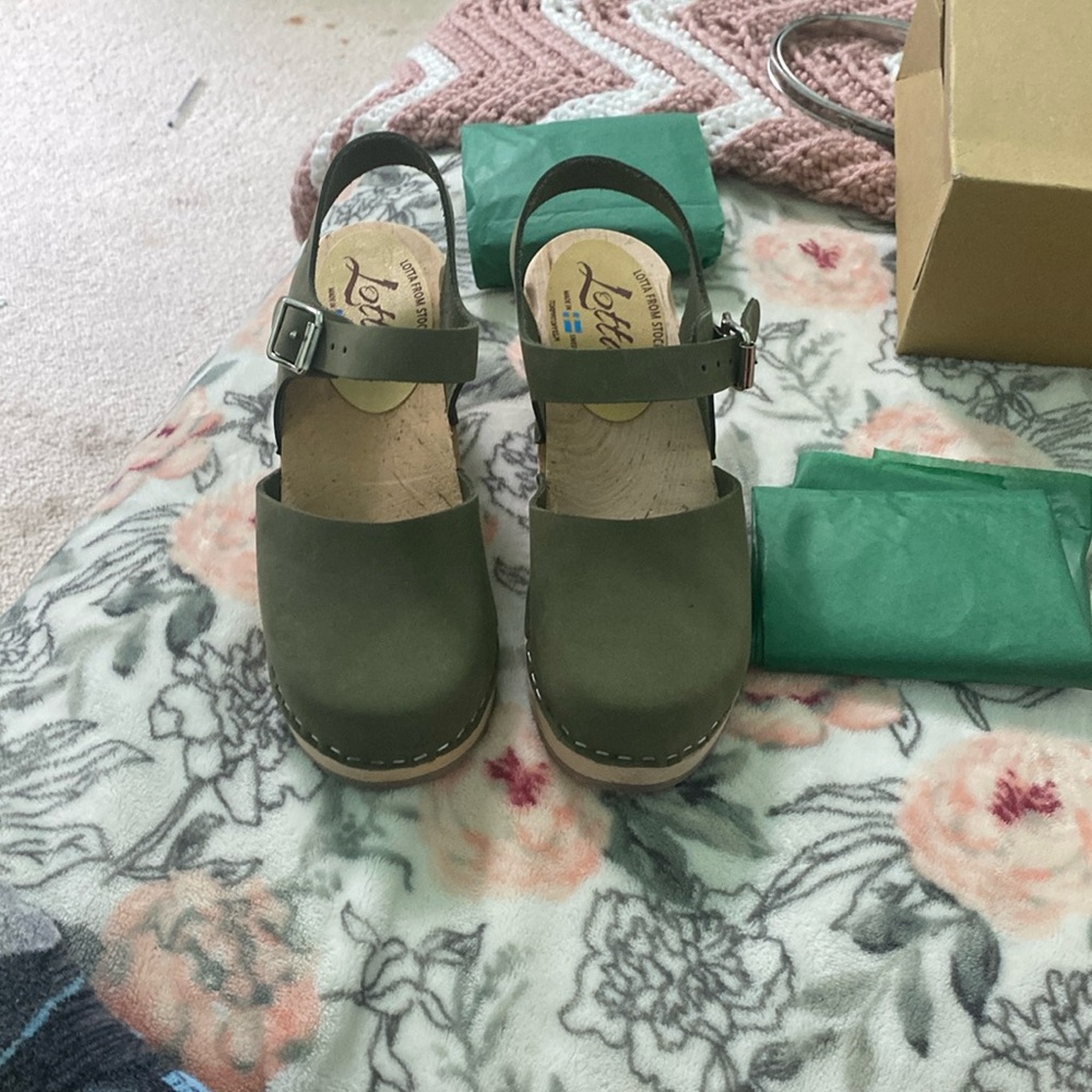 Olive green Lottas from Stockholm